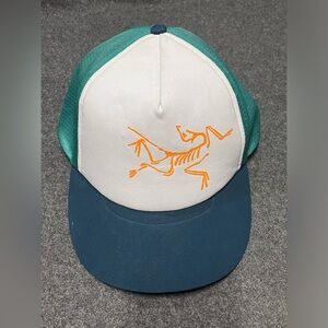 Arc'teryx Bird Trucker Hat – White/Green/Orange Fossil Logo Performance Cap